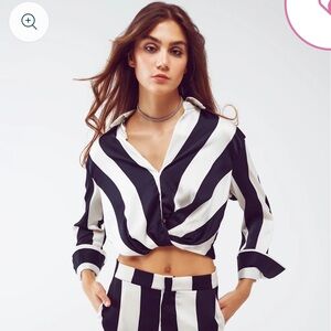 Q2 Crop Shirt With Knot Detail in Black and White Stripes